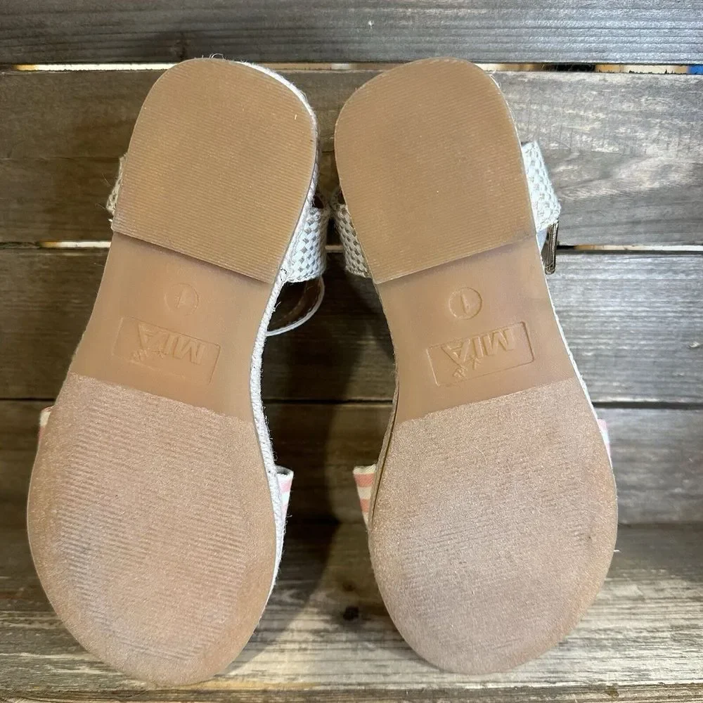 New NWOB Big Kids Mia Esmee Peach/Off White Sandal Sandals‎ Size 1 Y